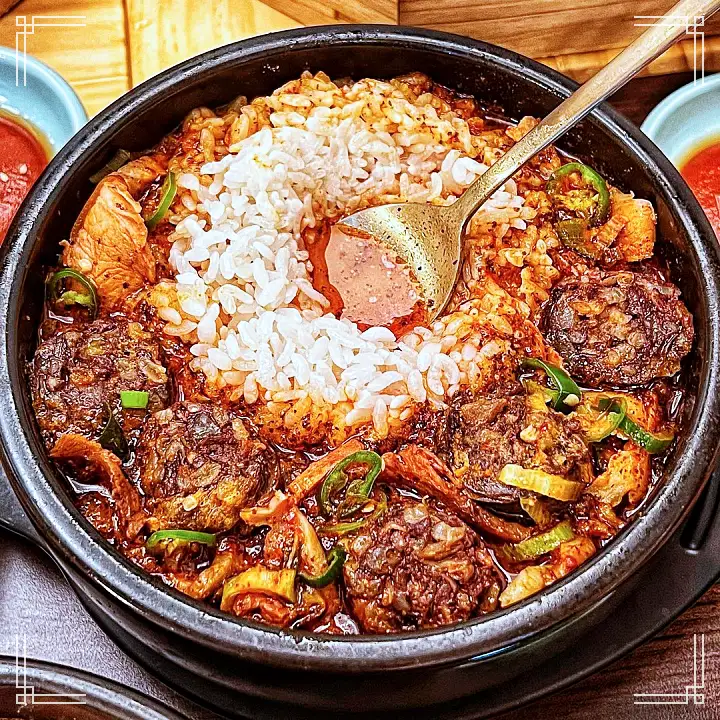 줄서는식당 50회 엄현경 유재석 단골 4가지맛 모듬 순대 수육 오징어 숯불구이 육회 송파구 잠실 방이동 순대국 맛집