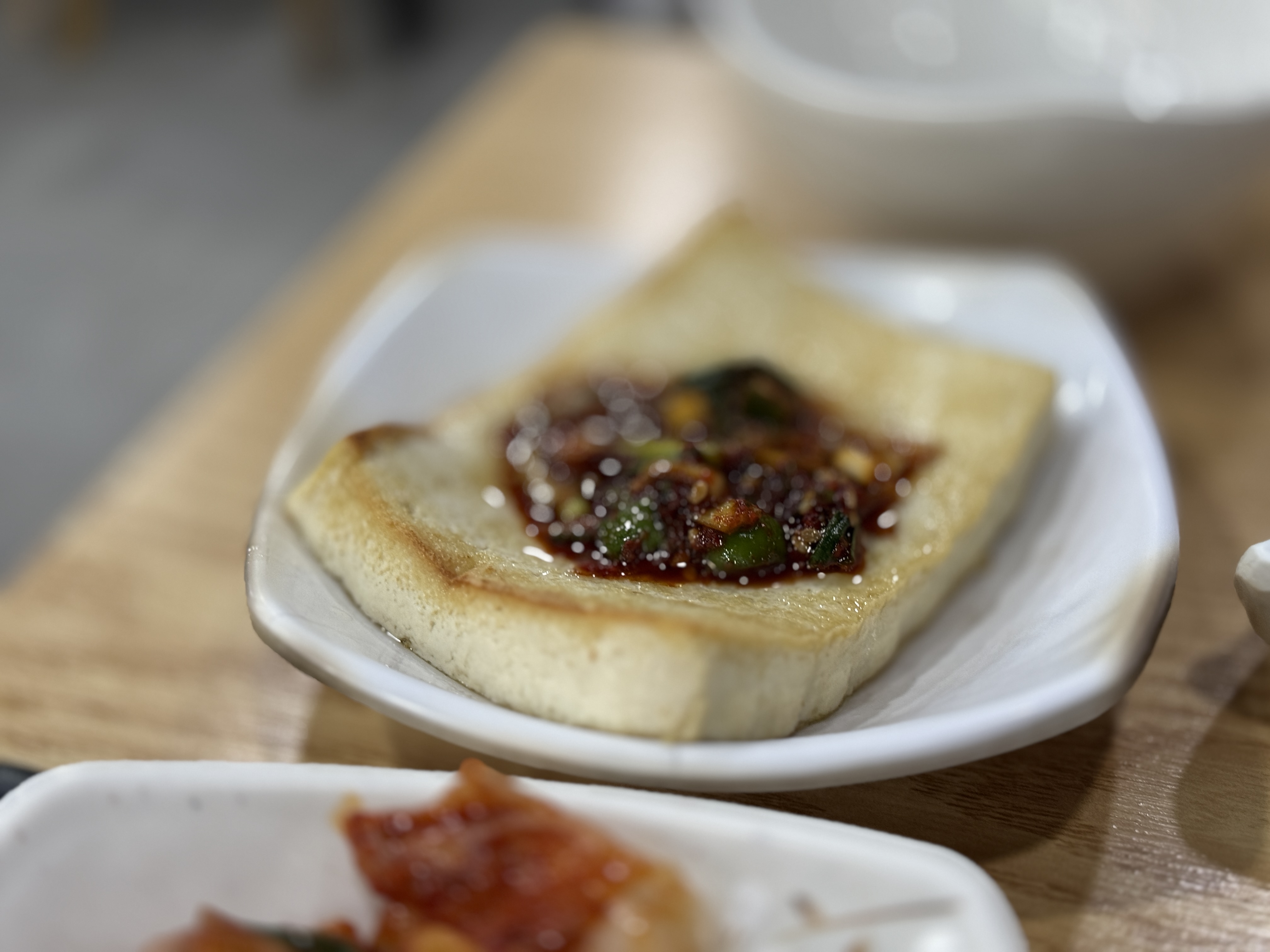 뜨거운 열기가 식지않는 두부부침 밑반찬