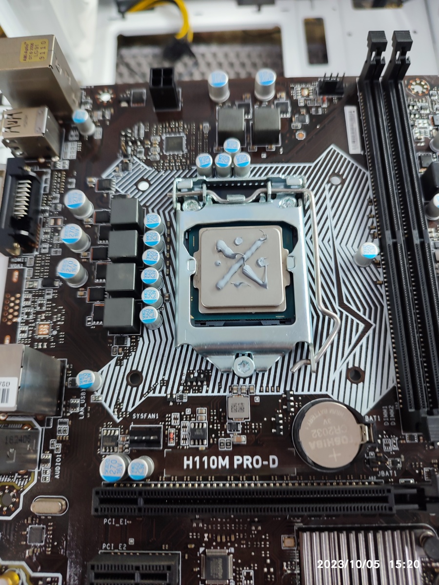 CPU 서멀 재도포 작업 중