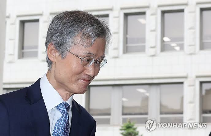 출근하는 조희대 대법원장
