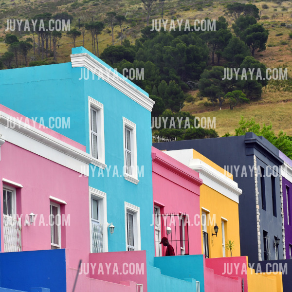 남아프리카공화국 케이프타운의 보캅 지구&amp;#44; 알록달록한 색감의 전통 건물들.