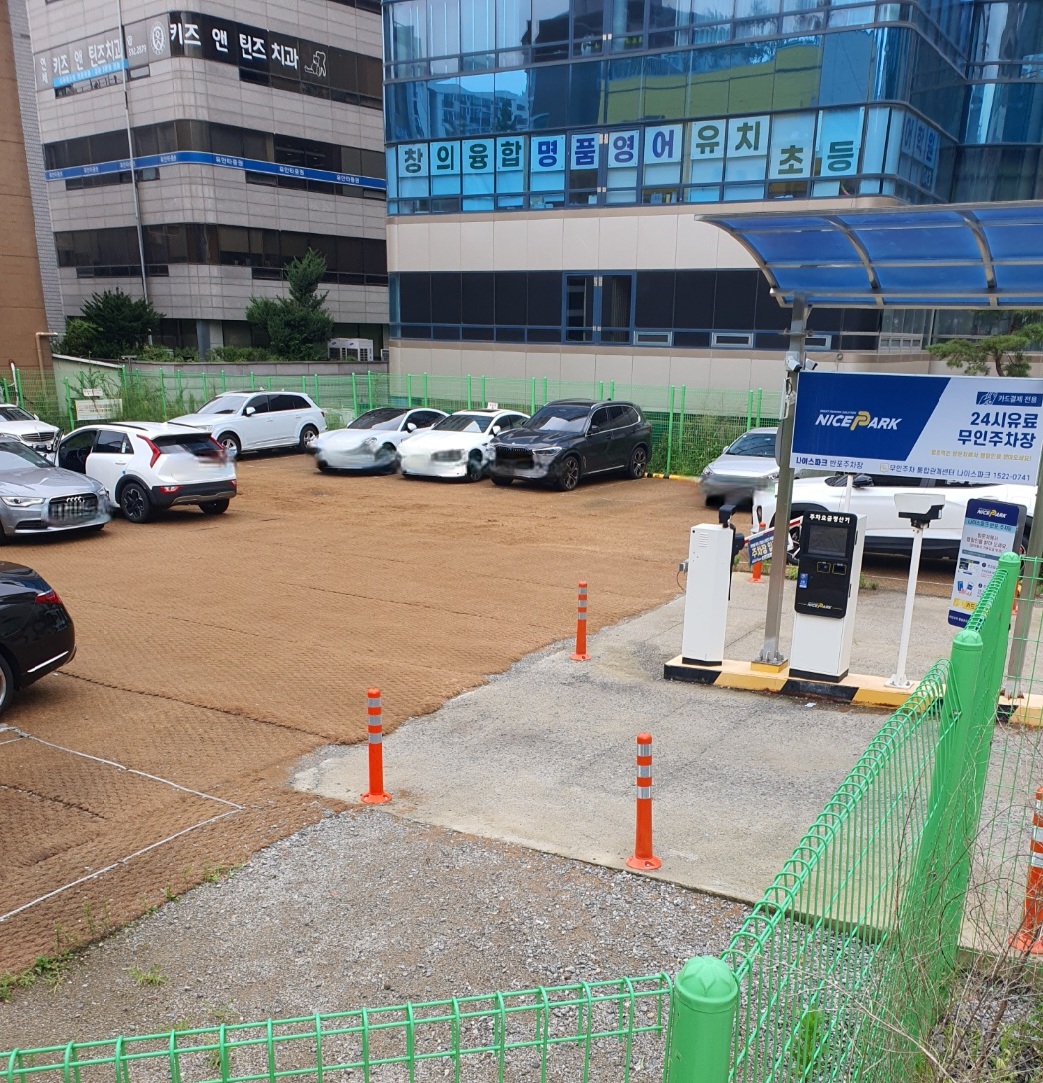 나대지를-활용한-주차장은-주차난을-해소합니다.