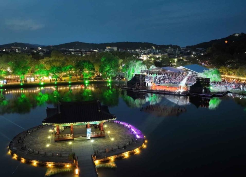 부여 연꽃축제 야간 전경