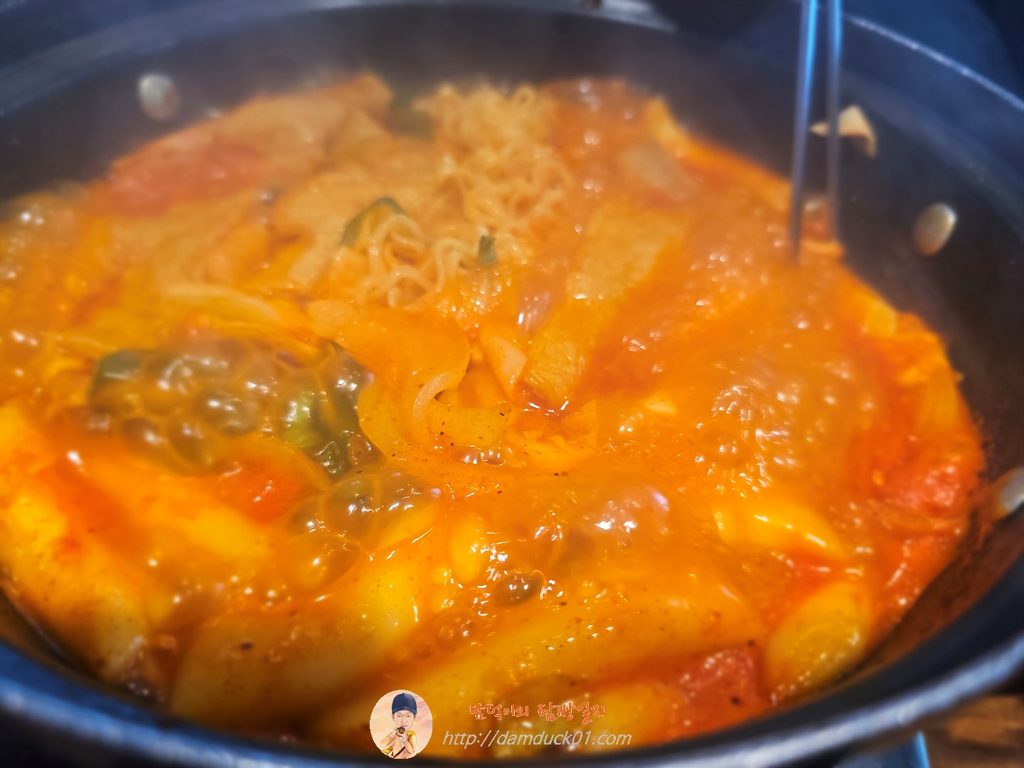 기본 떡볶이 + 납작만두 + 반반튀김