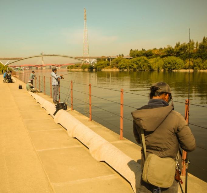 Fishing downstream of Seonyudo