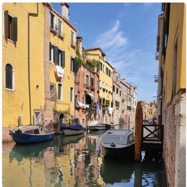 물의도시 베니스의 운하 곤돌라