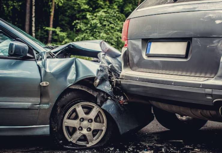 자동차 사고로 찌그러진 차량