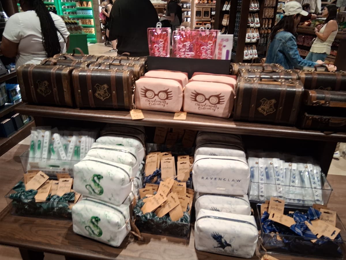 기숙사별 파우치 및 소품들