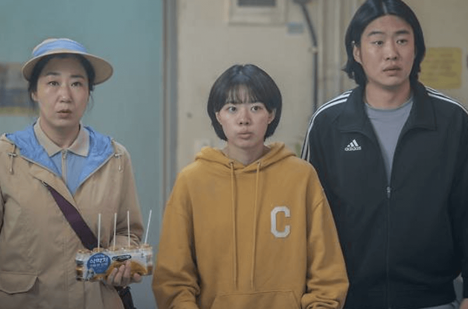 유아인-안재홍 인공호흡 장면