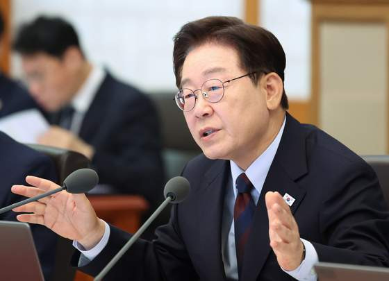 이 대통령 전작권 환수 및 핵잠수함 도입 선언! K-방산 R&amp;D와 HMM 동남권 이전 파장 총정리