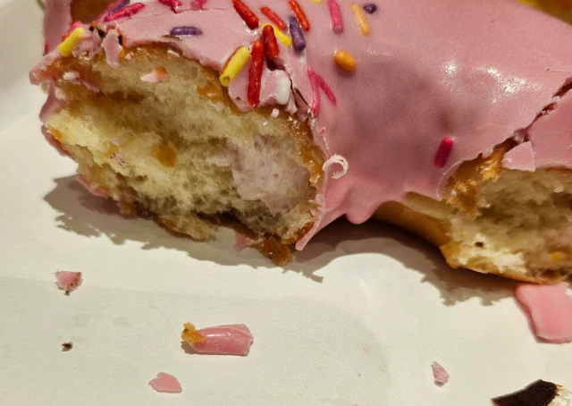 던킨도너츠-수줍은스마일