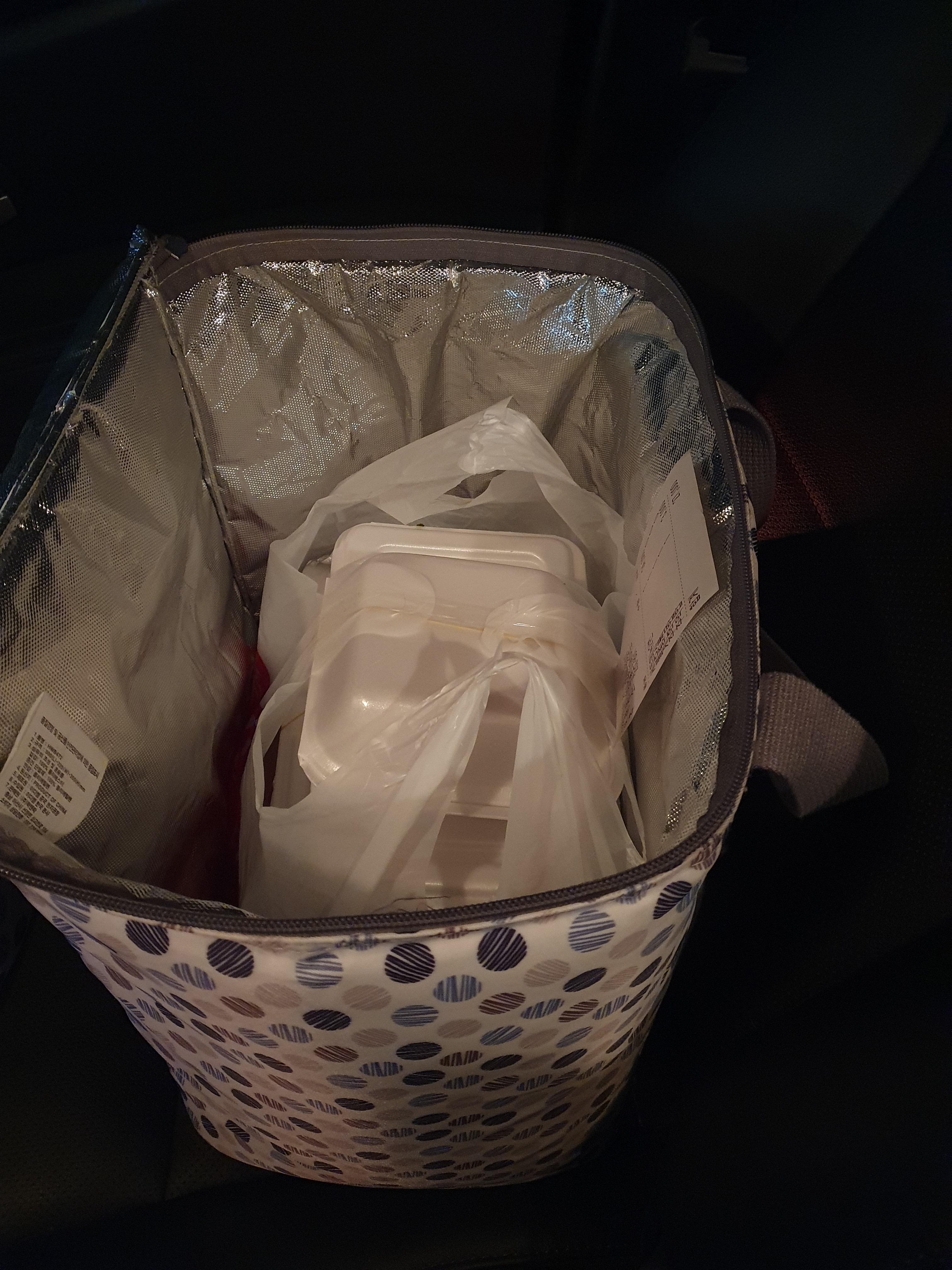 관저동 불닭 신날개 불닭세트는 포장해서 보냉팩에 고히 모셔서 집으로 출발!