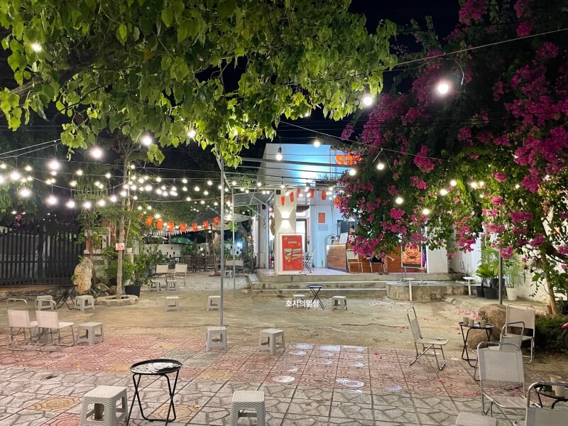 나트랑 깜란 분위기 좋은 카페 산시 - 매장 입구