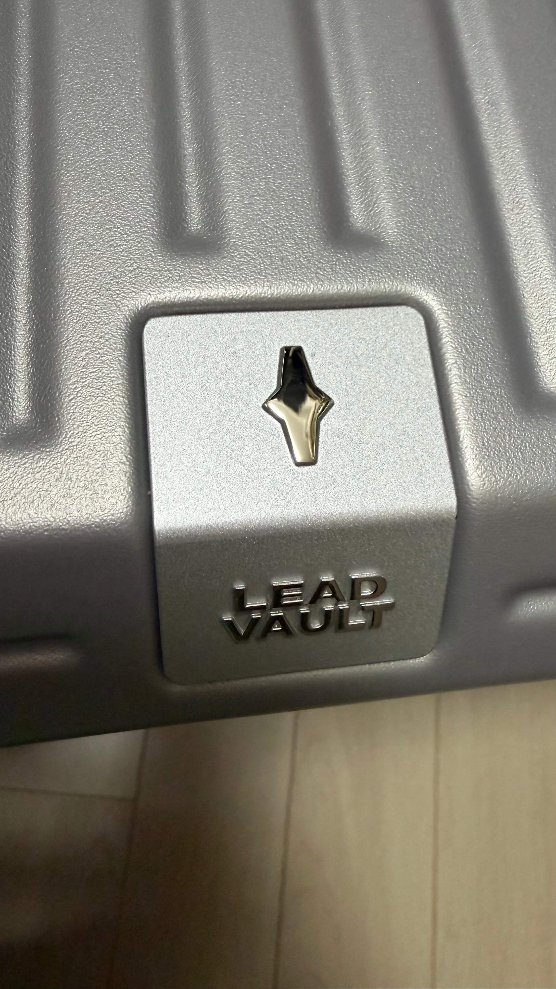 리드볼트 캐리어 플랩