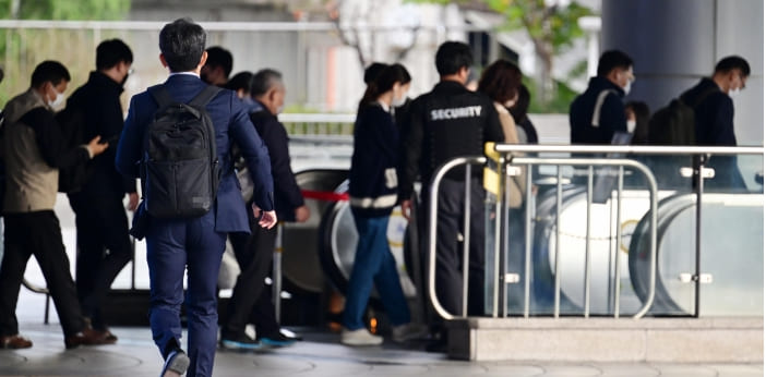 "정규직, 비정규직에 비해 출산율 2배 가까이 높아" 한경연