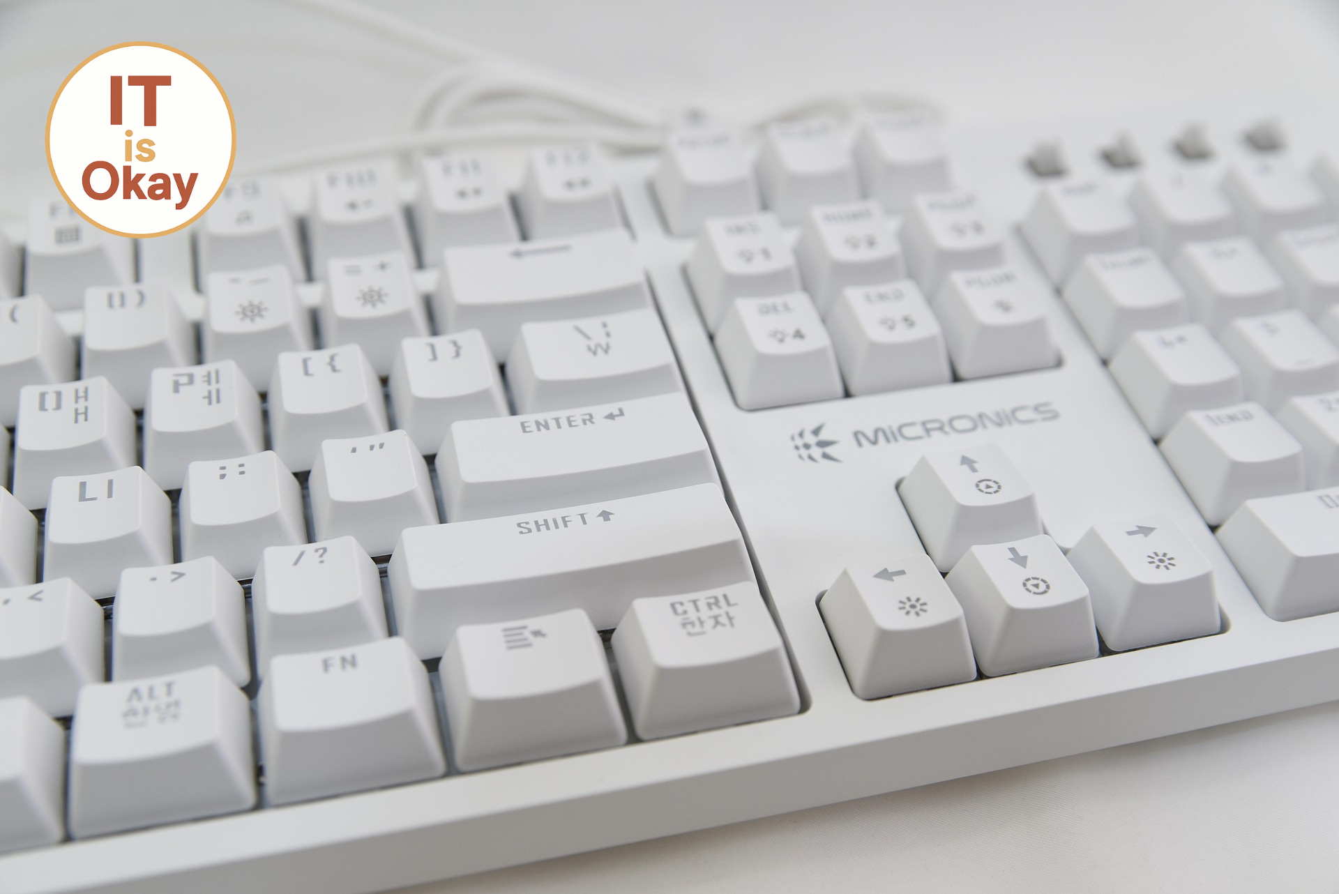 다양한 키보드 종류 (무접점, 적축, 청축, 저소음적축)의 특징과 장단점을 비교하여 나에게 맞는 키보드를 선택하는 가이드