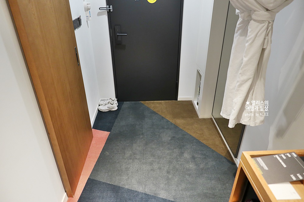 L7 홍대 바이 롯데 스탠다드 더블 룸 꼼꼼후기