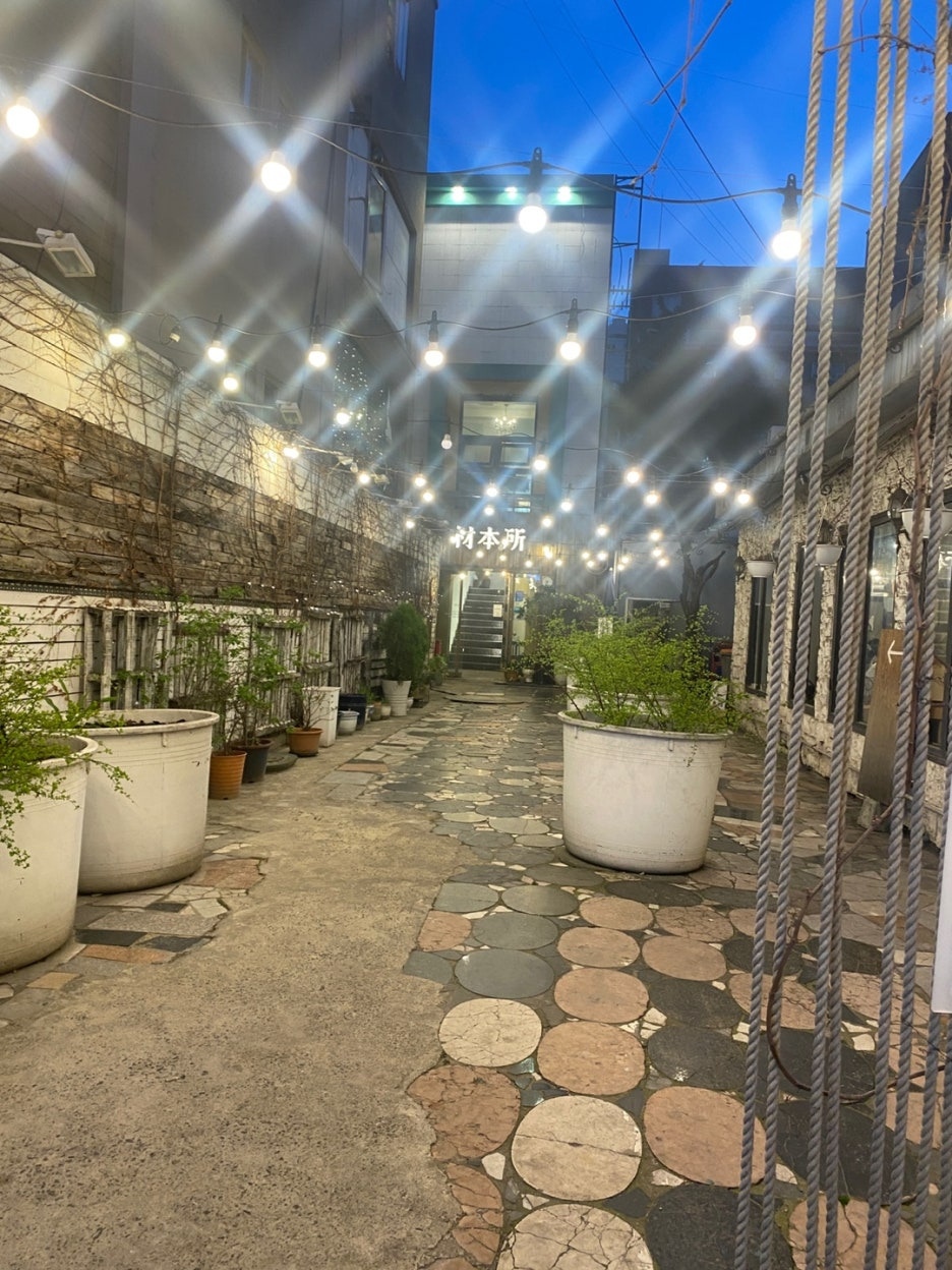 재본소 입구