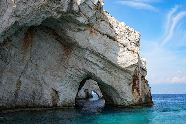 물가 주변이 유난히 붐비는 이유, 동굴 생태학 관점에서