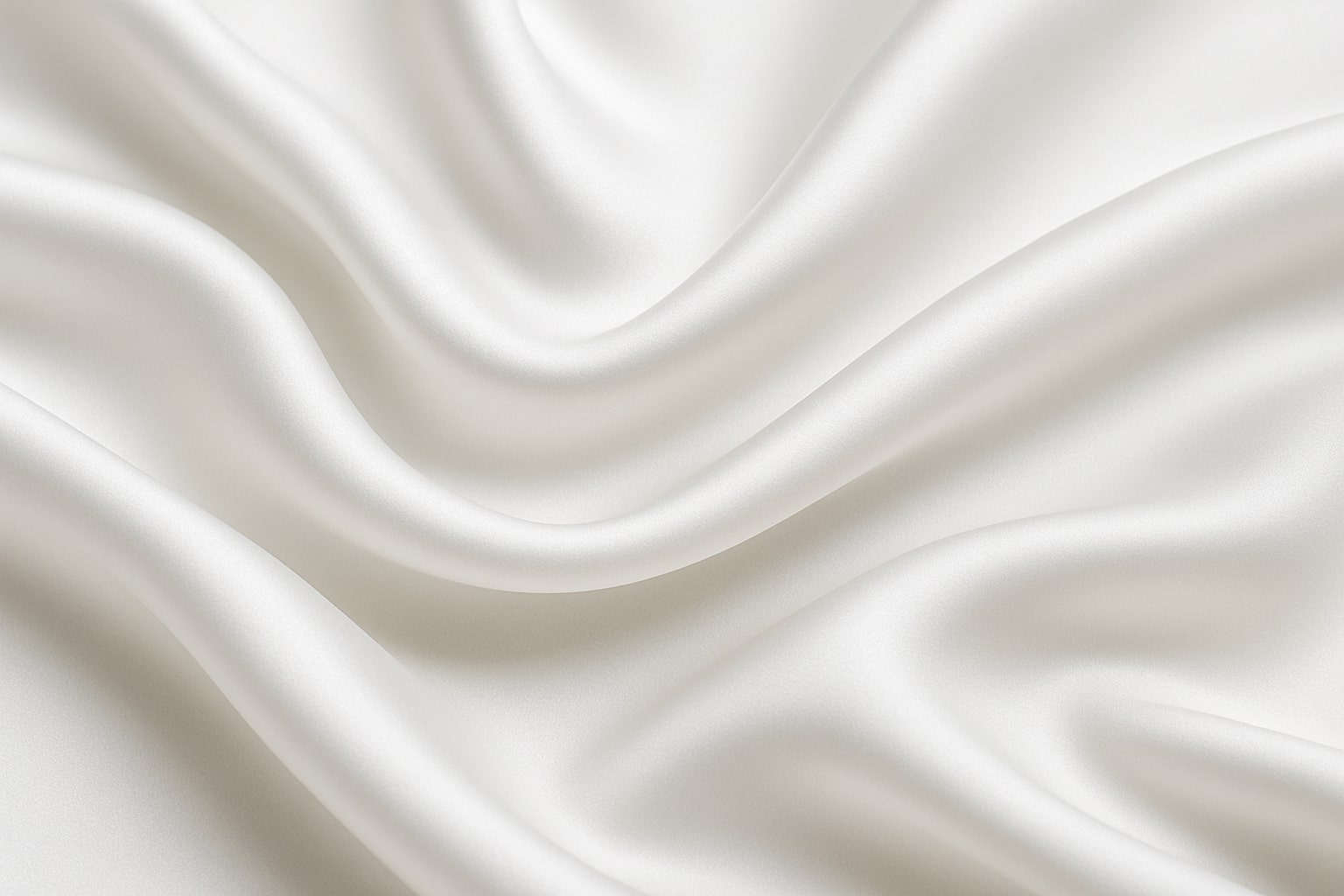 부드럽게 접힌 흰색 실크 원단의 클로즈업