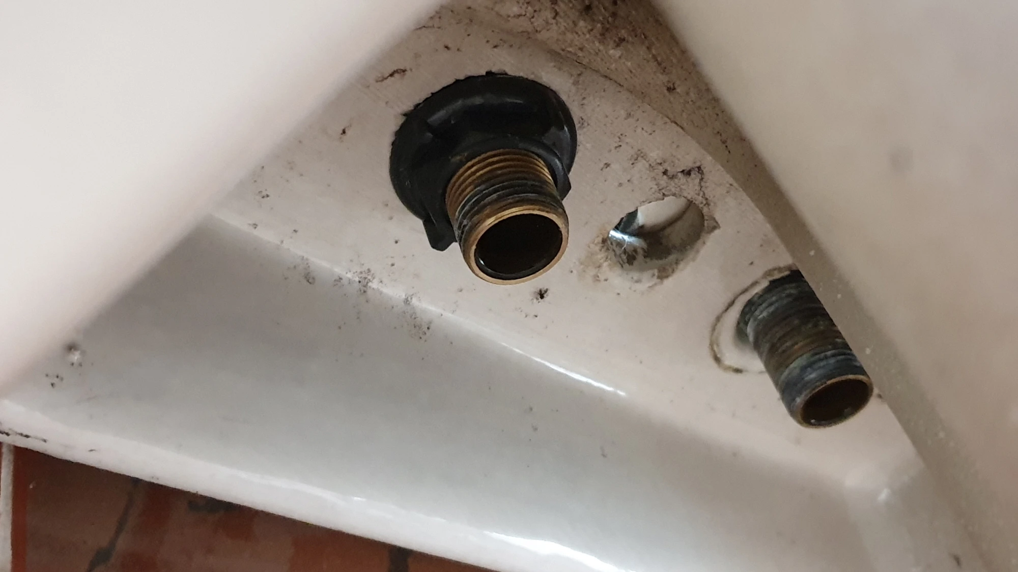 세면대 수도꼭지 고정 너트