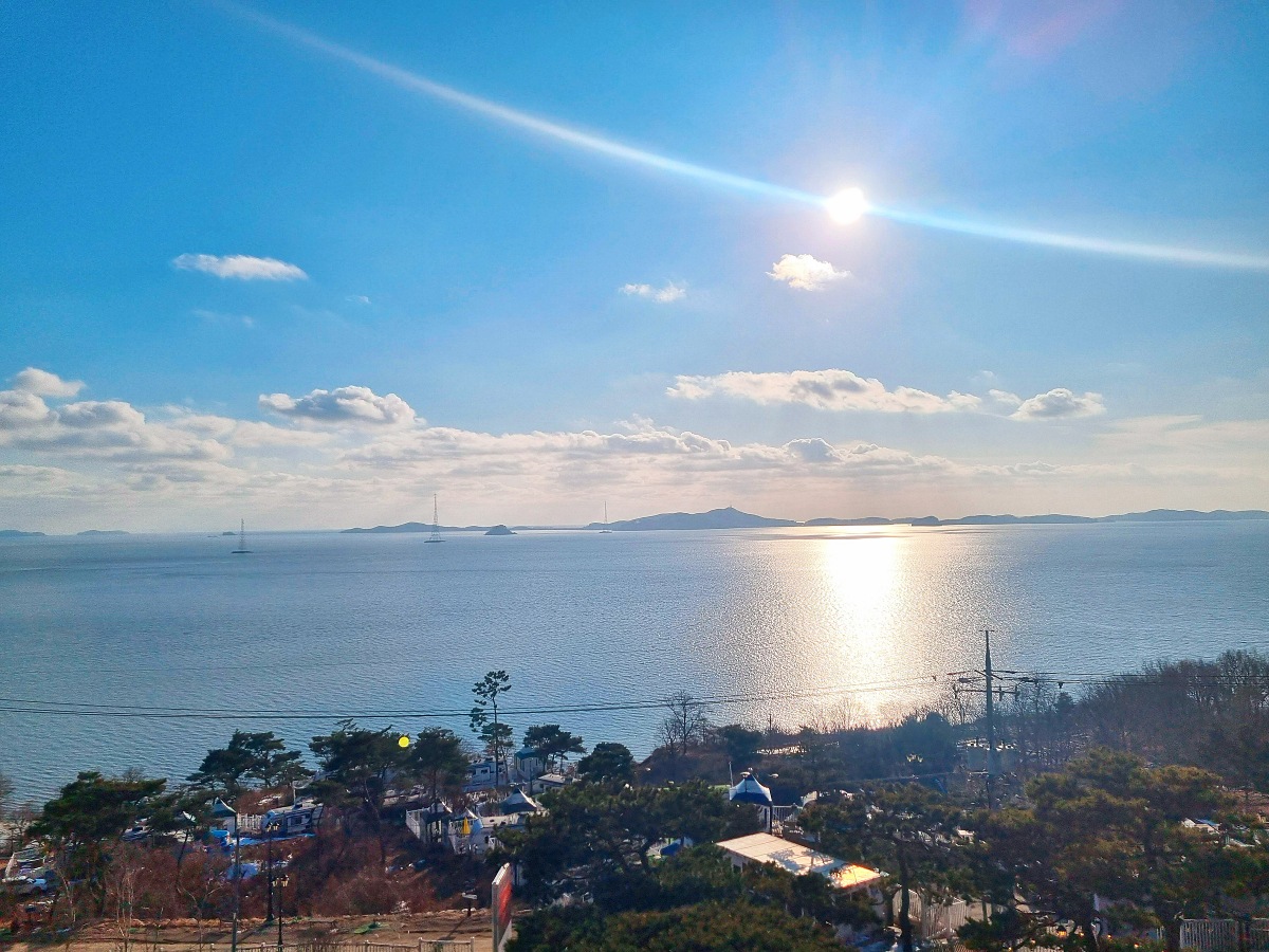 강화도 너머 석모도 노을이 예쁜 탁 트인 오션뷰 카페 &amp;#39;순간의순간&amp;#39;: 비건&amp;#44; 노밀가루 디저트&amp;#44; 무료 쿠폰