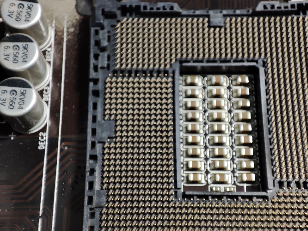 다른 각도로 돌려가면서 확인해보고 있습니다.