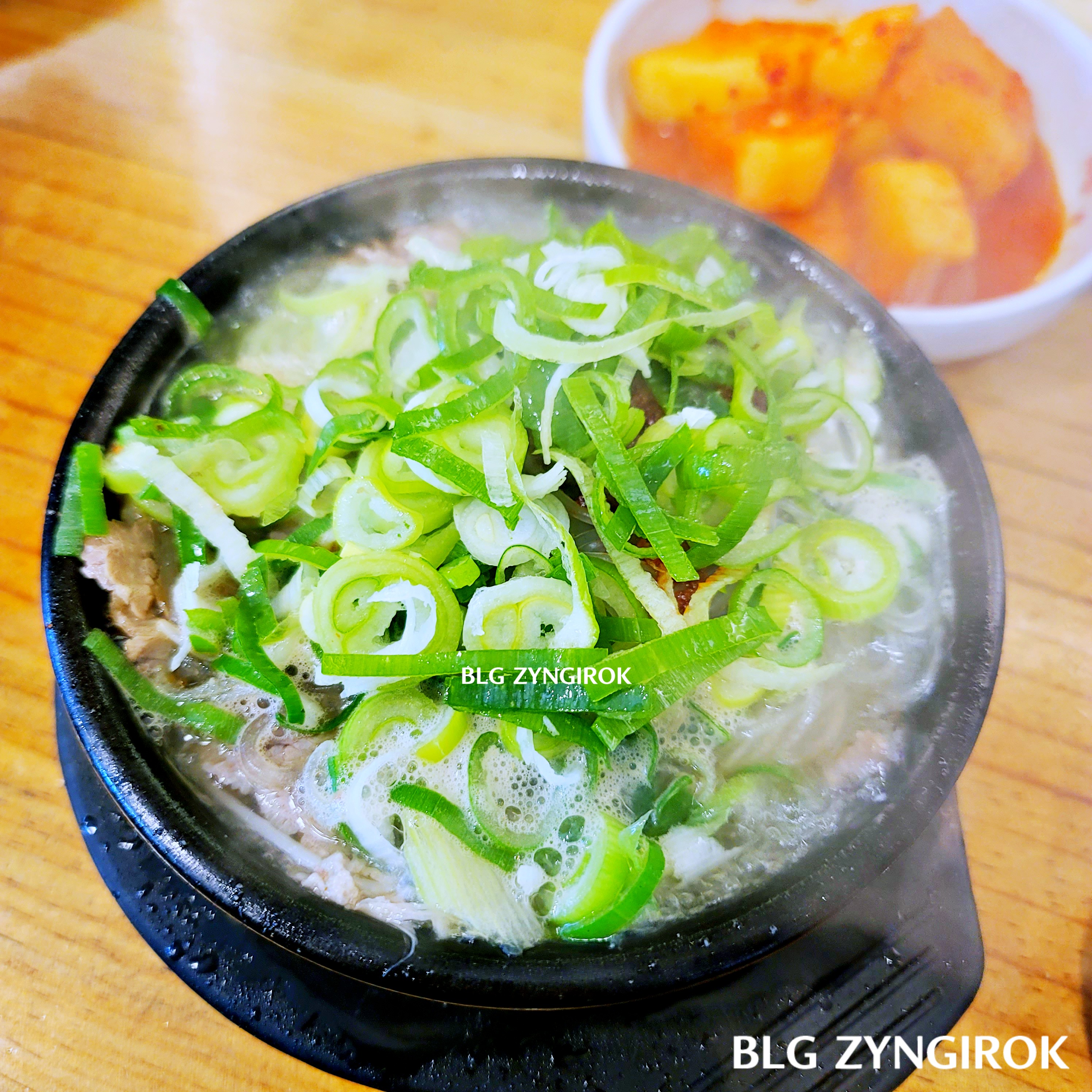 은희네 해장국 의정부 고산점 해장국 모습이다.