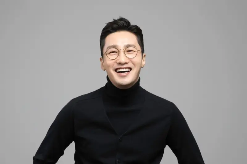 스캔들에서 박일중 역을 맡은 황동주