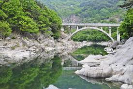  용유담 &ndash; 아이 동반 가족에게 최적의 선택지 (출처:네이버블로그/함양군청/경남도민일보) 