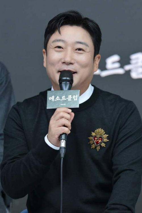 이수근, 슬픔 속 부친상...동료 연예인들의 따뜻한 위로와 조문 행렬