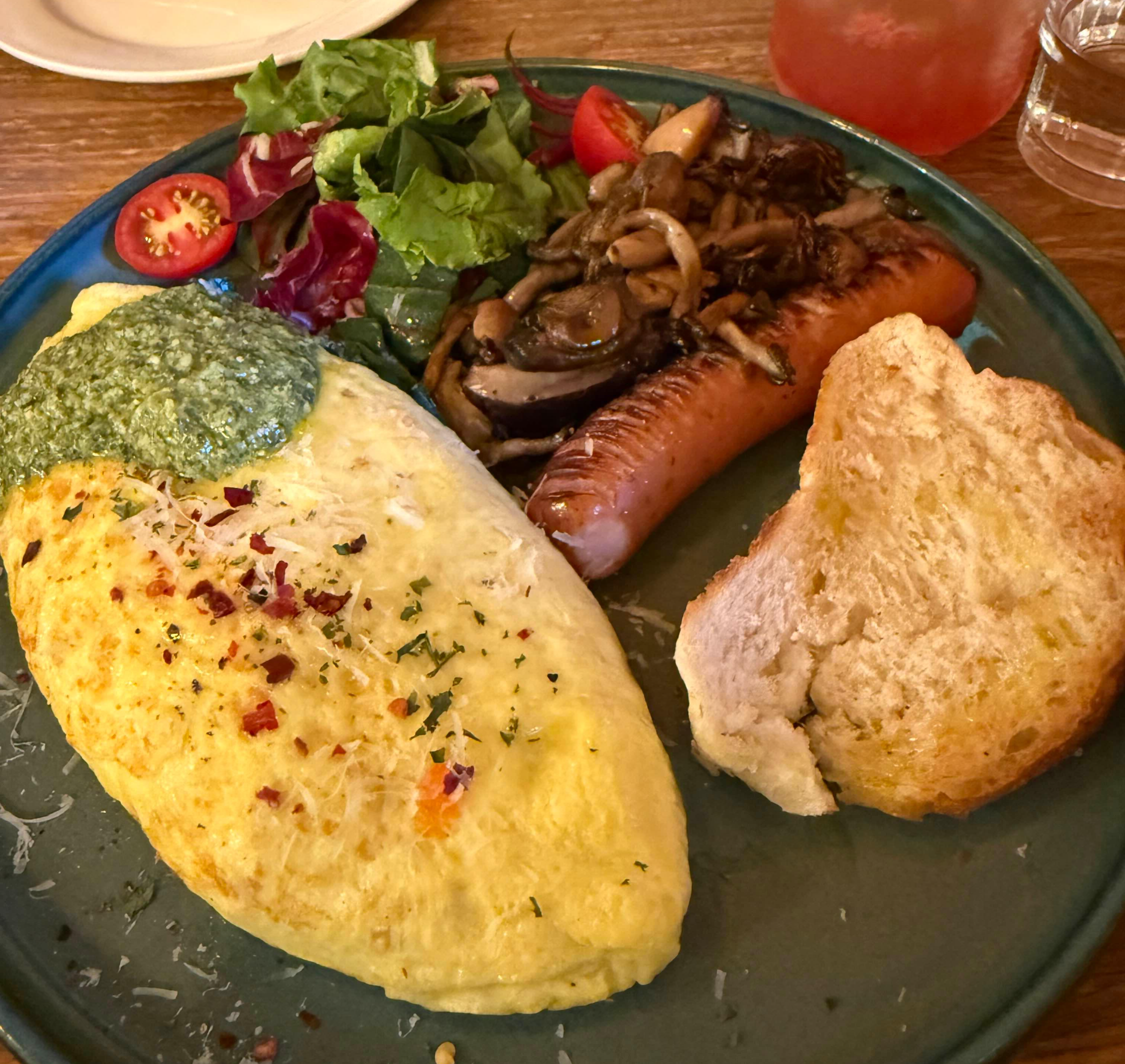 치즈 오믈렛 &amp; 브랙퍼스트