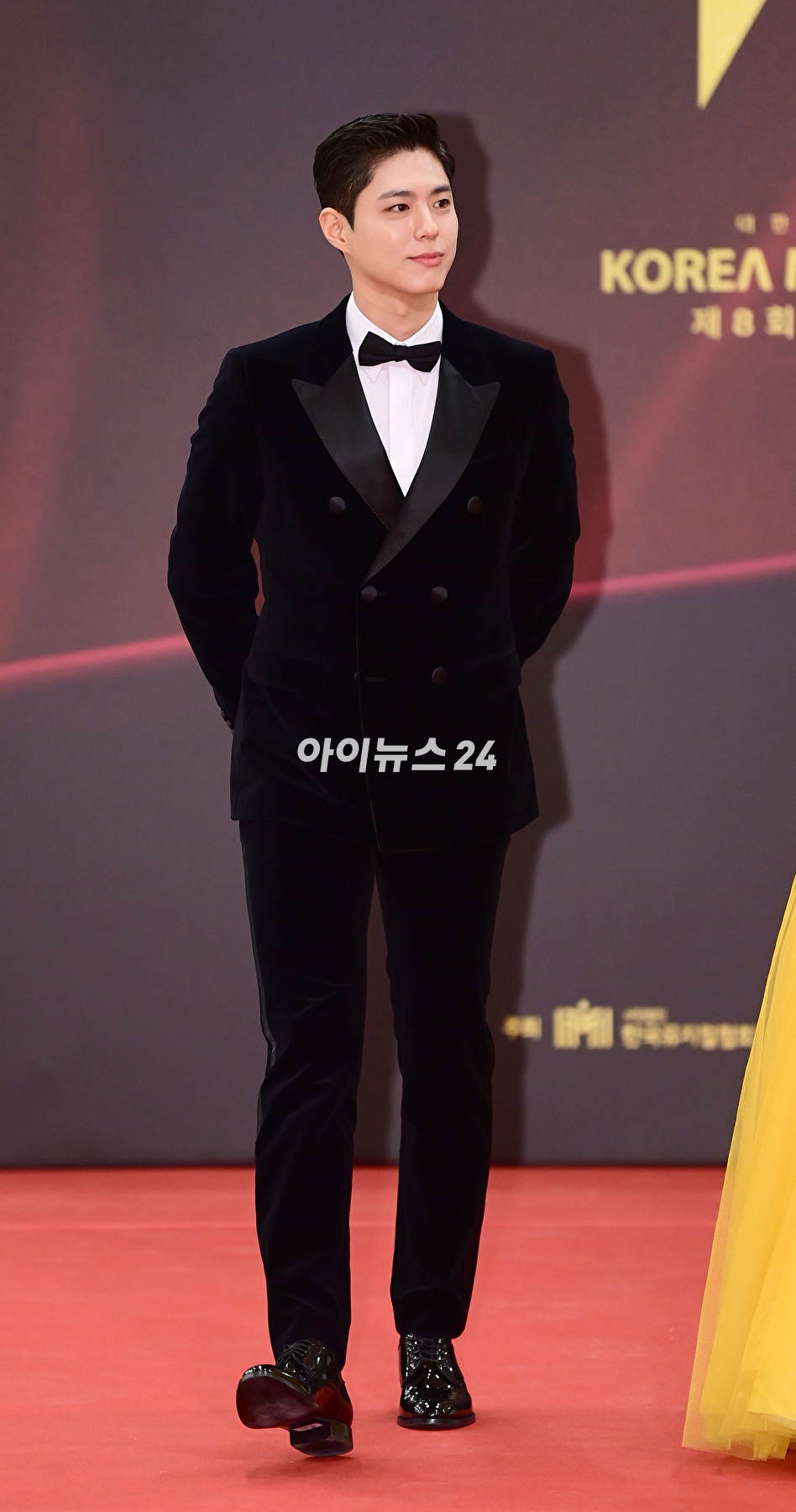 배우 박보검이 15일 오후 서울 동대문구 경희대학교 평화의 전당에서 열린 '제8회 한국뮤지컬어워즈' 레드카펫 행사에 참석하고 있다. [사진=정소희 기자]