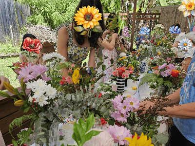 아는 동생의 브라이덜 샤워에서 브리즈번이 살기 좋은 곳인가에 대하 대화를 나누고 있는 중
