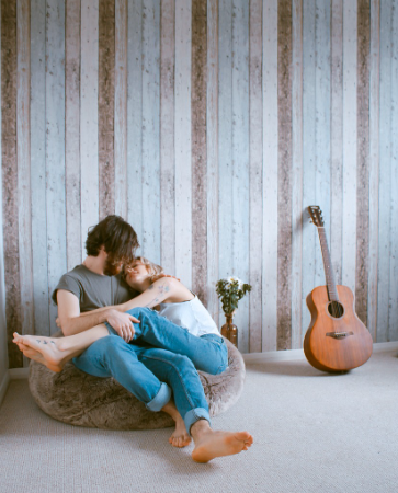 커플 눈빛 맞추기 이미지