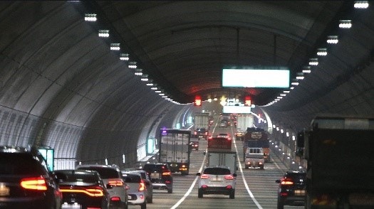 터널 안 차선 변경, 벌점 10점 받습니다 – 스마트카메라 단속 본격화 관련 사진