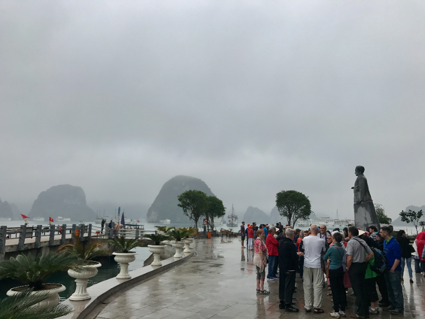 티톱섬(Titov Island) 앞