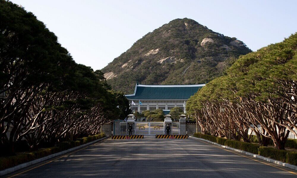 청와대 본관 입구