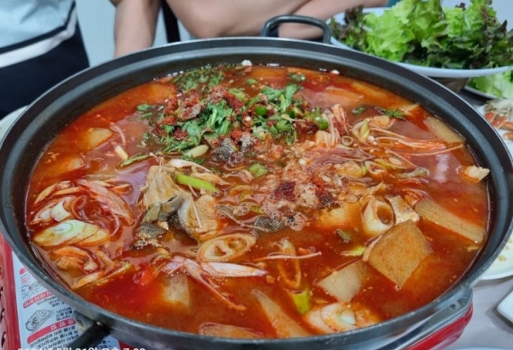백반기행-김민준의-고성밥상-도치알탕
