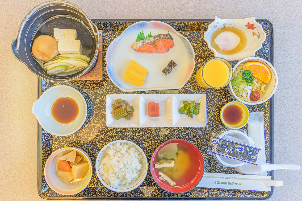 Toya Kanko Hotel: A Winter Lake View and Japanese Meals — original photograph 37