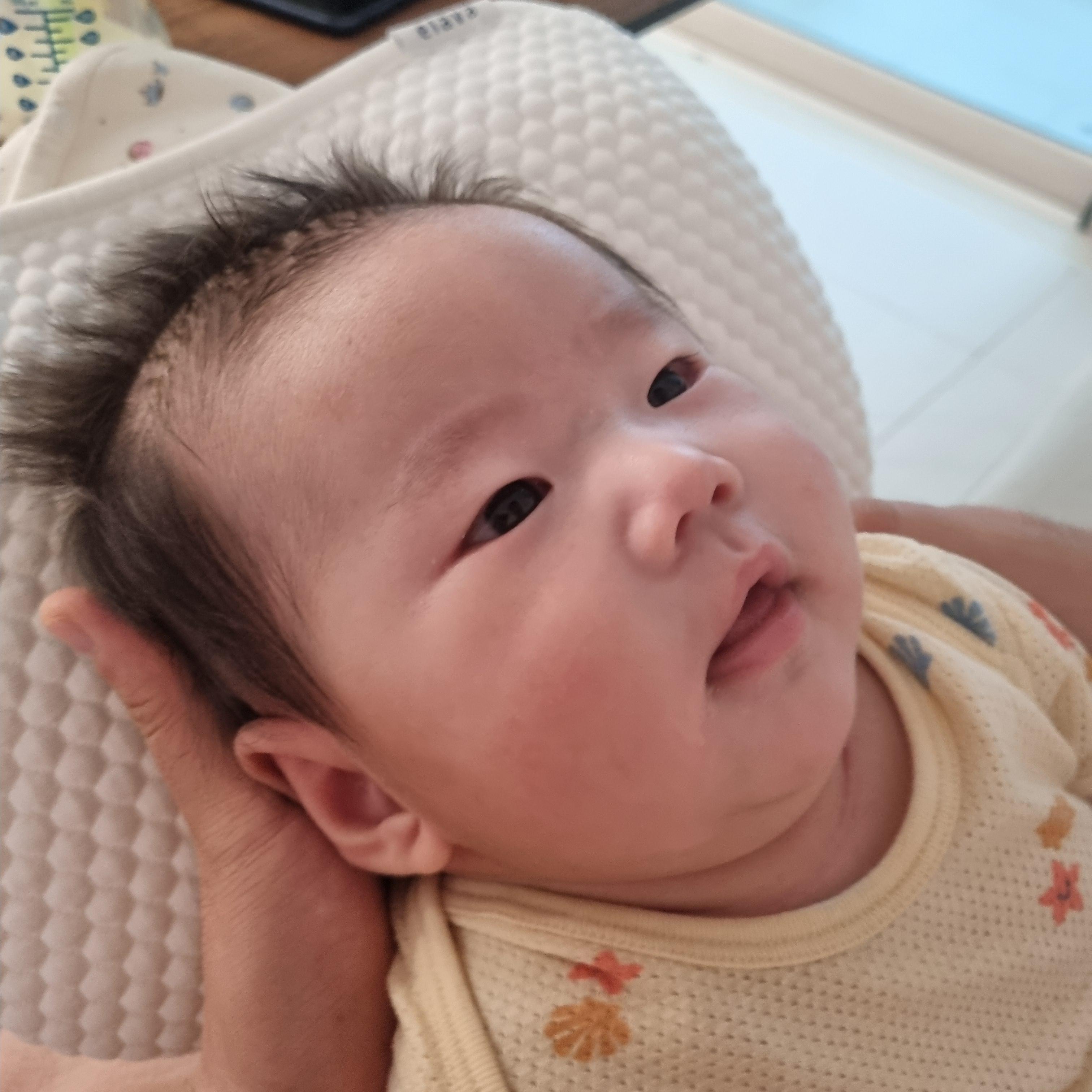 수유-후-웃는-아기