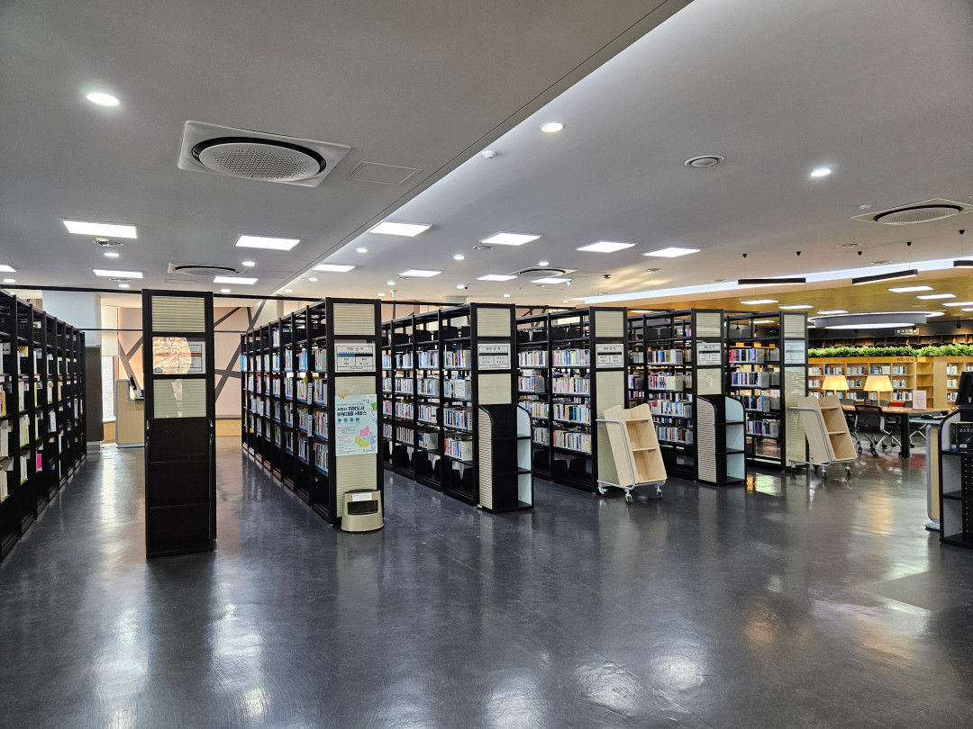 광교 푸른숲 도서관 종합자료실