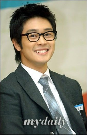 이켠 가수 데뷔 UP