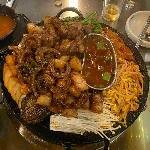 고기가 구워나오는 임대장 천안청당점