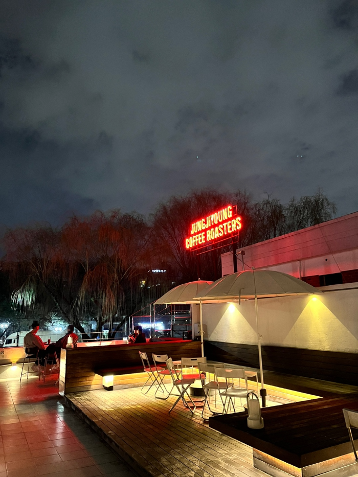 정지영 커피 로스터즈 루프탑 모습