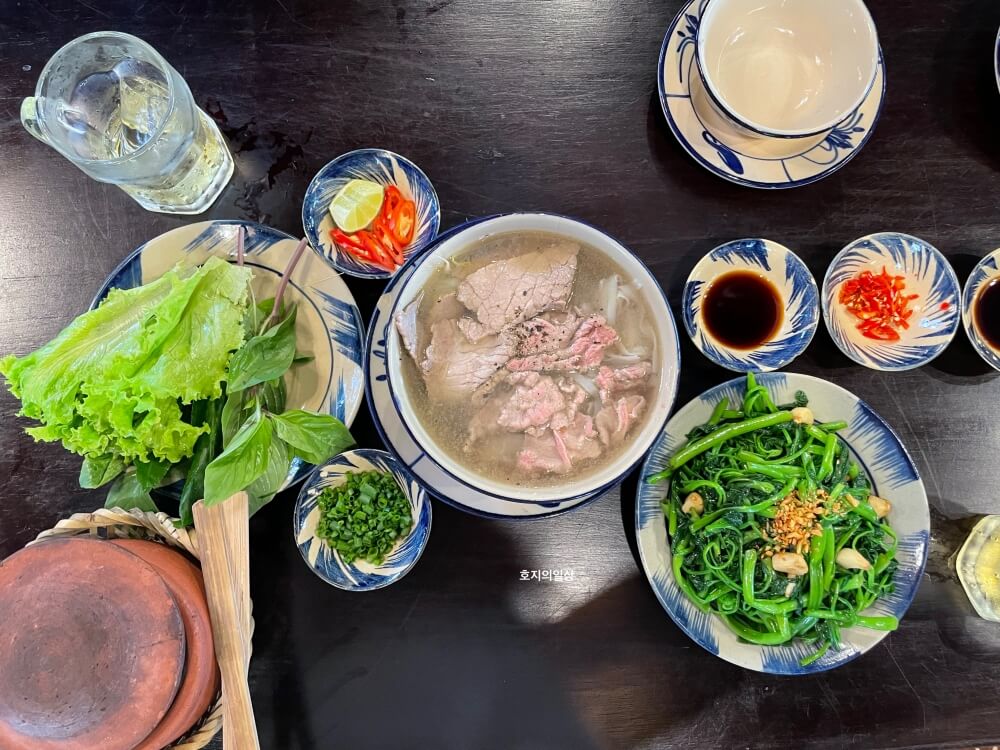 나트랑 베트남 가정식 엇 히엠 - 모닝글로리 볶음