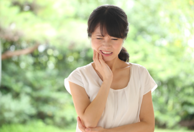 앞니가 "갑자기" 시리게 된 원인