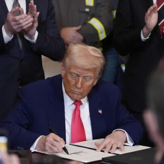 미국 연방정부 셧다운 종료, 트럼프 임시 예산안 서명 민주당의책임 강조