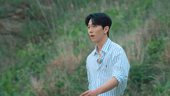 김한빈 걷고 있는 모습