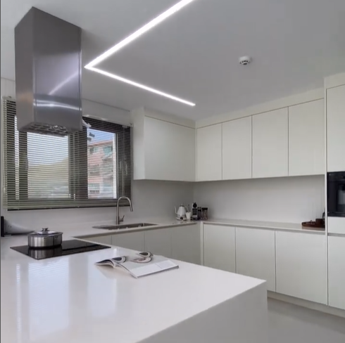 심플한 구조를 갖고 있는 주방, 어머니들이 활용하기 매우 좋아할만한 구조를 갖고 있다.